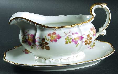 Ophelia Gravy Boat with Attached Underplate