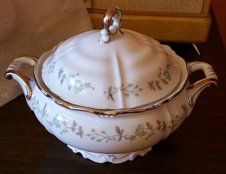 Orlando Round Covered Vegetable