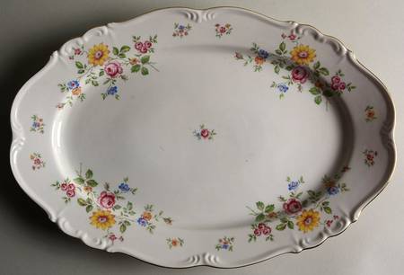 Queen's Rose (Cream Background) 15" Oval Serving Platter