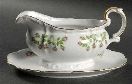 Rosebud Gravy Boat with Attached Underplate