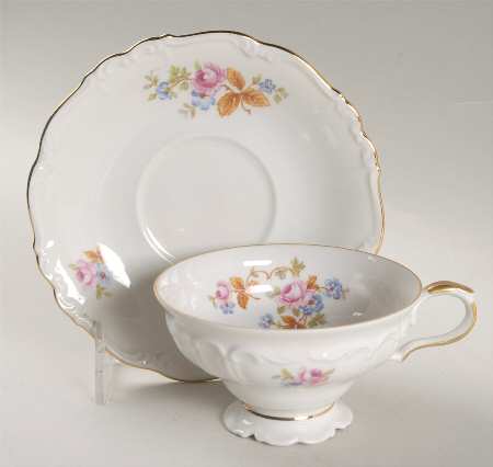 Silvia Footed Cup & Saucer Set
