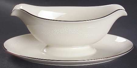 Bridal Veil Gravy Boat with Attached Underplate