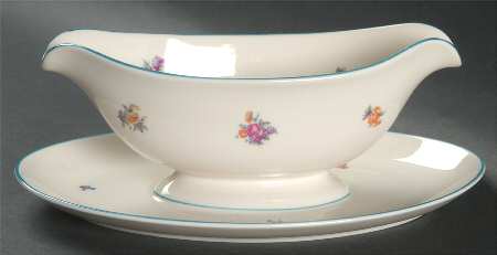 Lorraine Gravy Boat with Attached Underplate