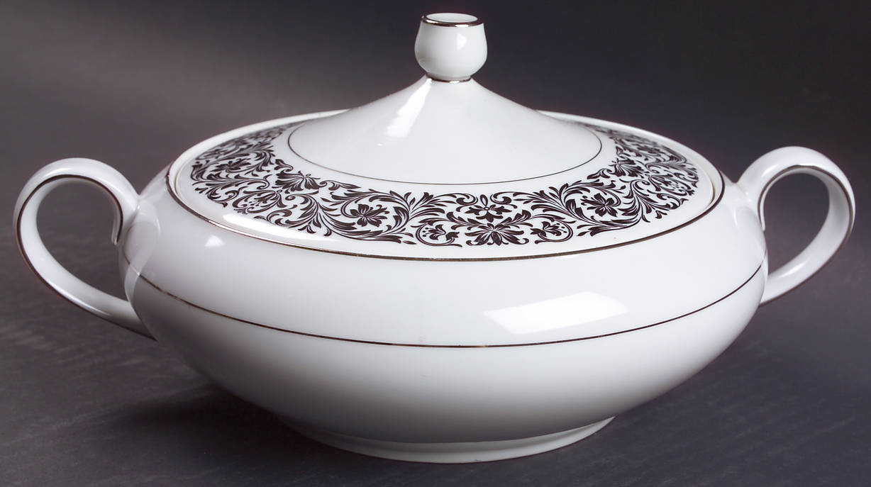 Baronesse Round Covered Vegetable
