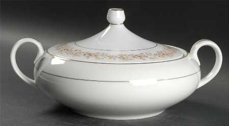 Elegante Round Covered Vegetable