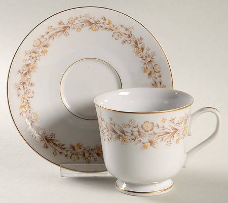 Elegante Footed Cup & Saucer Set