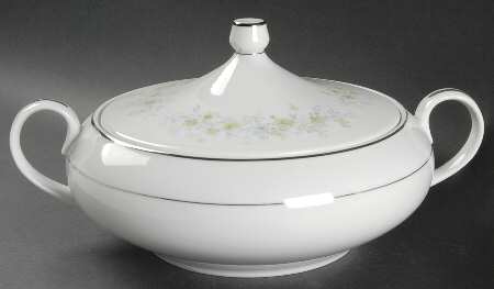 Serenade Round Covered Vegetable