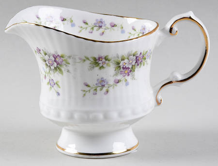 Chantilly Creamer