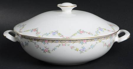 Garland Rose Round Covered Vegetable
