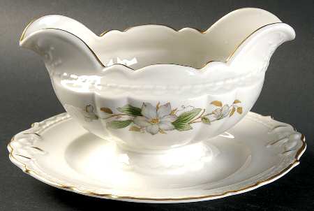 Dogwood Gravy Boat with Attached Underplate
