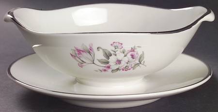 EMB1 Gravy Boat with Attached Underplate