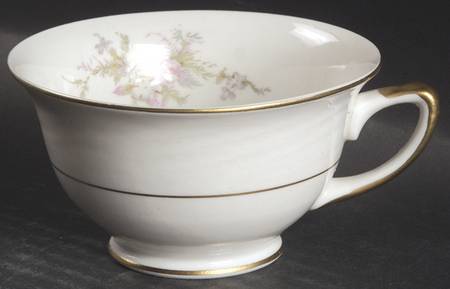 EMB8 (AMERICAN) Footed Cup