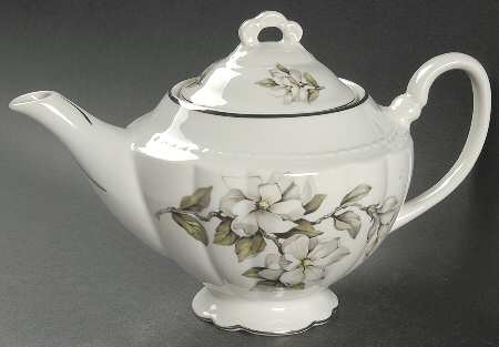 Silver Gardenia (Rim, Scalloped) Teapot & Lid