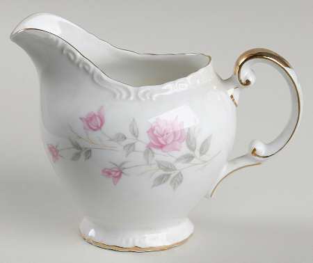 Dresdina Creamer