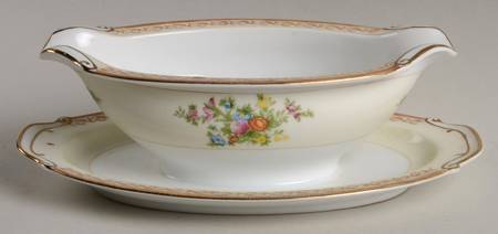 EMP1 Gravy Boat with Attached Underplate