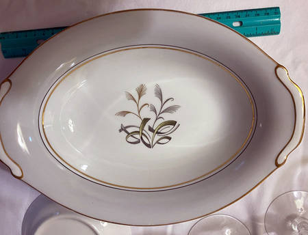 Manhasset 11" Oval Vegetable Bowl