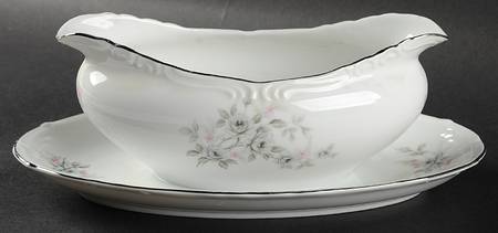 Patio Gravy Boat with Attached Underplate