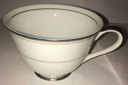 Royal Platinum Footed Cup by Empress (Japan)