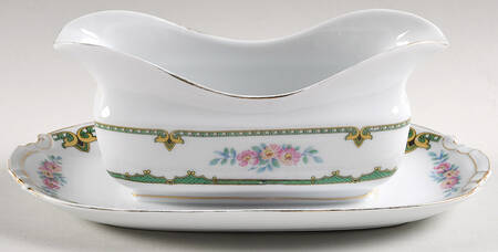 10555 Gravy Boat with Attached Underplate
