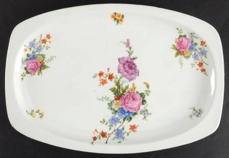 5748 (White Background) 13" Oval Serving Platter
