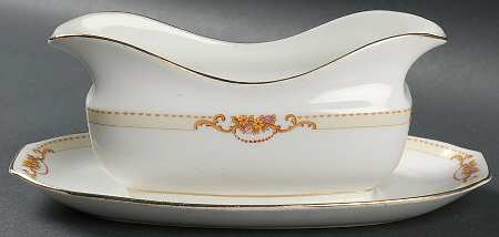 6525 Gravy Boat with Attached Underplate