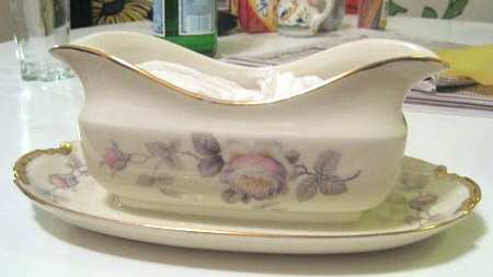 7664 Gravy Boat with Attached Underplate