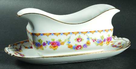 9142 Gravy Boat with Attached Underplate