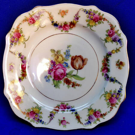 9954-9195 (White, Emboss Groove Edge) Square Salad Plate