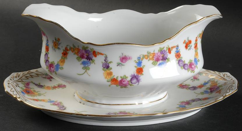 9954-9195 (White, Emboss Groove Edge) Gravy Boat with Attached Underplate