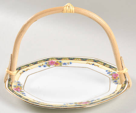 Alameda 5 3/8"-5 5/8" Bamboo Handled Serving Plate  HC