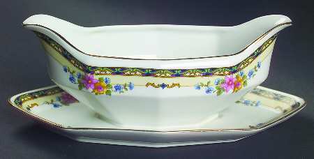 Alameda Gravy Boat with Attached Underplate