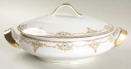 The Cromwell Round Covered Vegetable