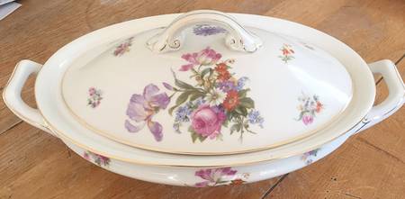 Dresdene (No Gold Filigree) Oval Covered Vegetable