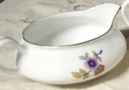 02391 Creamer
