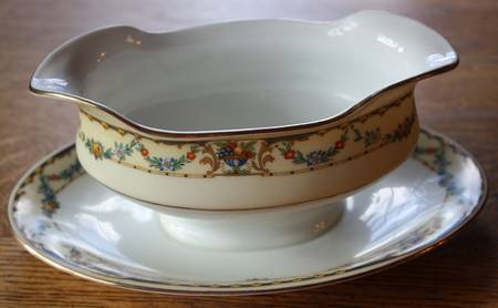 EPI67 Gravy Boat with Attached Underplate