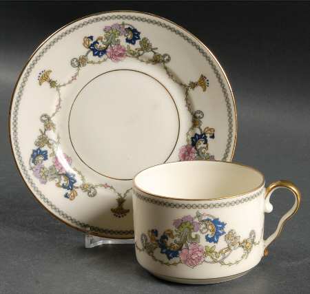 Isabele Flat Cup & Saucer Set