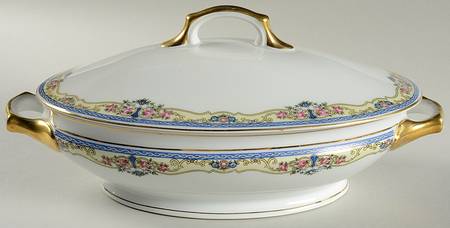 Montreuxe Oval Covered Vegetable