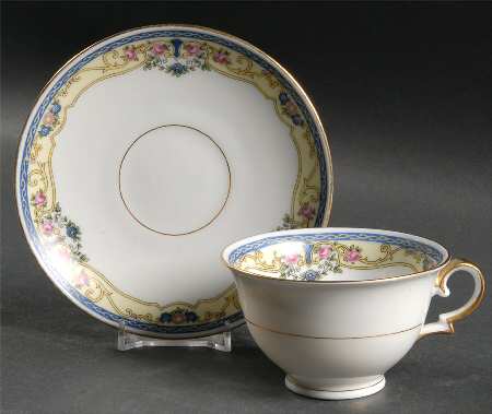 Montreuxe Footed Cup & Saucer Set