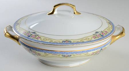 Montreuxe Round Covered Vegetable
