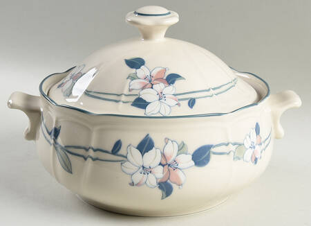 Apple Blossom (Smooth Edge) Round Covered Vegetable