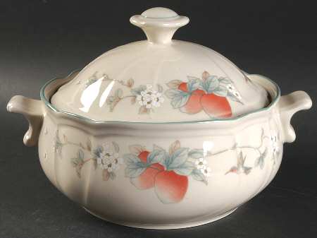 Apple Magic 2 Qt Round Covered Casserole