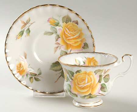 Rose Queen Series Footed Cup & Saucer Set