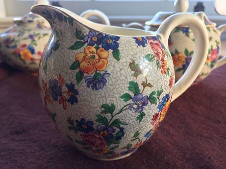 Warwick (Gray Lines, Gold Trim) Creamer