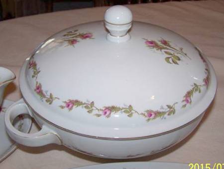 7388 Round Covered Vegetable