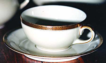 A175 Flat Cup & Saucer Set