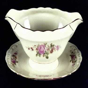 A2045 Gravy Boat with Attached Underplate
