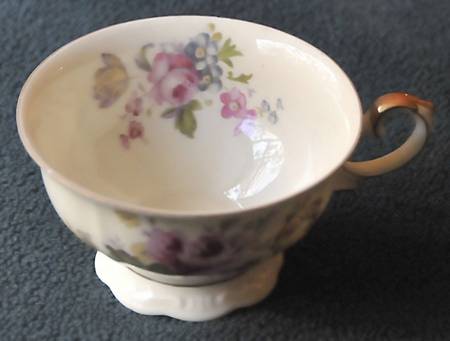 A2048 Footed Cup