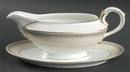 A2150 Gravy Boat with Attached Underplate