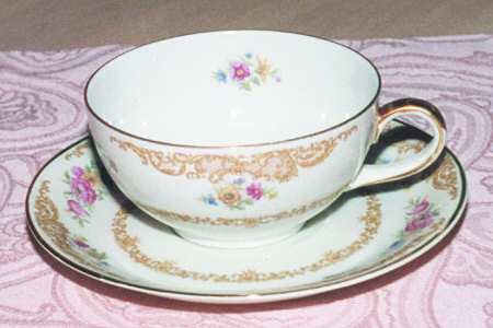 A719 Footed Cup & Saucer Set