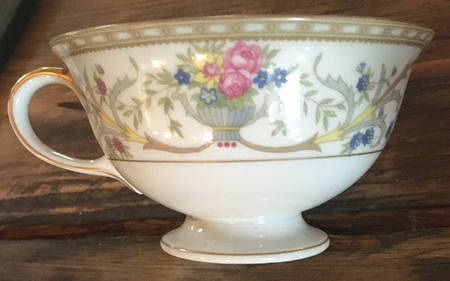 ESC23 Footed Cup